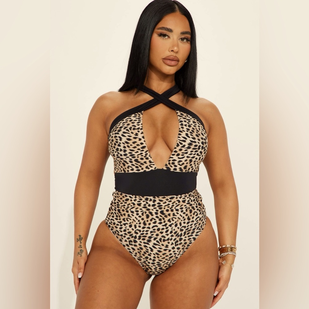 Leopard print One - piece Swimsuit 🏖️